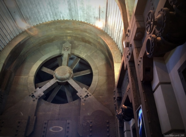 Oaklay HQ Entrance Fan