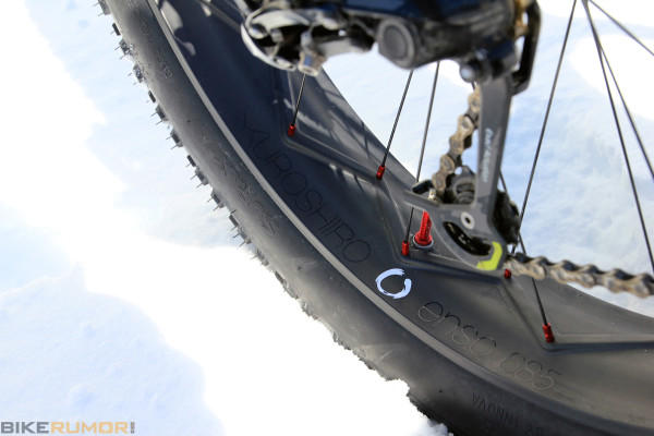 Exclusive: Kuroshiro Reinvents the Tubeless Wheel with their Incredible ensō685 Carbon Fat Bike Rim 0223_8191