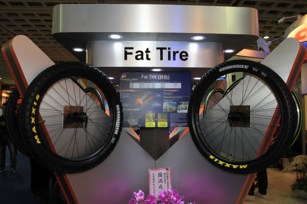 Taipei Cycle Show First Look: Maxxis Mammoth and Chronicle Fat Bike and 29+ Tires Maxxis Fatbike 29 plus tires (2)