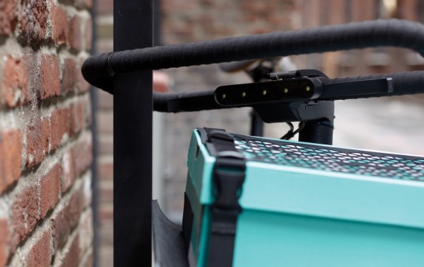 SEA-DENNY-The-handlebar-is-an-integrated-u-lock-system-which-allows-for-that-quick-stop-security-1160x730