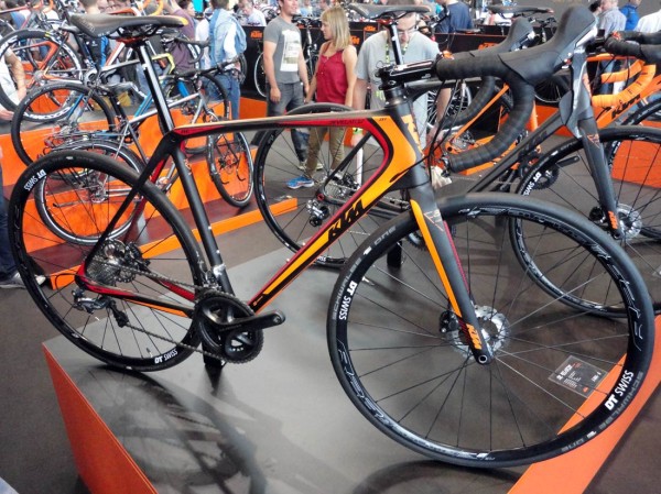 KTM_Revelator_SKY_carbon_disc-brake_road_bike_complete
