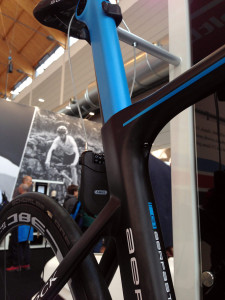 Storck_Aerfast_carbon_aero_road_bike_seatpost_binder