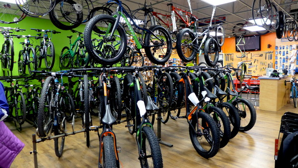 907 Sales Floor