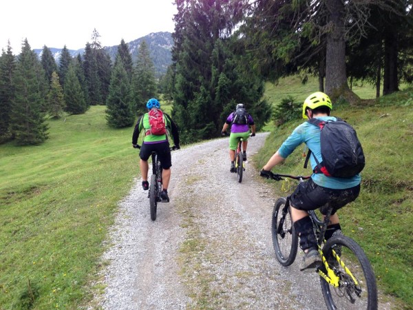 Bionicon_Edison_EVO_enduro_mountain_bike_pedal_up_gravel