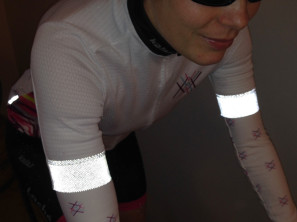 Lache-London_Kalas_lightweight_Chervon_cycling_jersey_flash