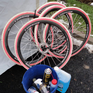 CX-Worlds_Katie-Compton_KfC_FMB-Super-Mud_Pro_white_handmade_tubular_tires