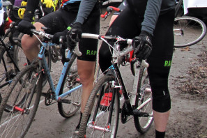 Rapha_Pro-Team_Thermal_bib_shorts_start-grid_Klicany