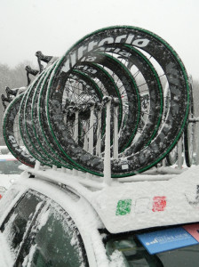 Vittoria-Servizio-Corsa_neutral-support_Tirreno-Adriatico-2015-Pave-CG-snow-covered-roof
