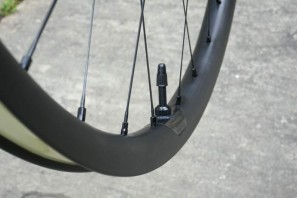 XC race rocket project bike with Nox Composites Skyline XC hookless carbon rim wheels and Schwalbe Rocket Ron tires