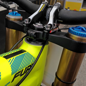 GT_aluminum_Fury_World-Cup_DH_bike_Gee-Atherton_slam-that-stem