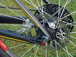 Rose-Vaujany-Pro-Mountain-Team_Nathalie-Schneitter_Psycho-Path_carbon-crosscountry-XC_mountain-bike_Formula-R1-brakes