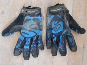 Sweet-Protection_Makken-gloves_backs-post-crash