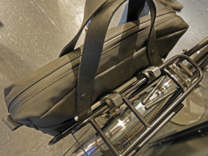 Brooks_Metropolitain-range_Lexington_briefcase_13l_lined-cotton-shoulder-panier-bag_Black_rack-mounted