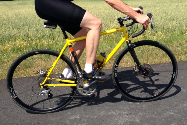 Genesis_Equilibrium-Disc-20_Reynolds-725-steel-all-road-gravel-bike_complete-riding-driveside