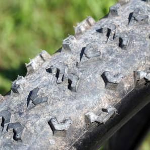 Ritchey_Trail-Bite_650b_2-25-inch_trail-bike-tire_tread-detail