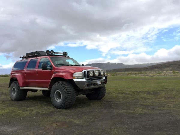lauf-headquarters-tour-icelandic-vehicles-for-snow02