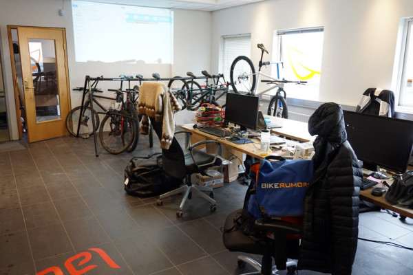 lauf-headquarters-tour-office-interior01