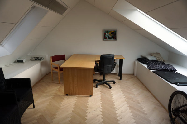 lauf-headquarters-tour-original-office01
