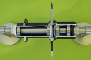Alto-Velo-road-bike-hubs-cutaway-view-interbike201501