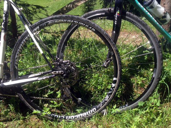 American-Classic_Aluminum-Disc-Brake_tubular_road-cyclocross-wheelset_dirt-road-riding