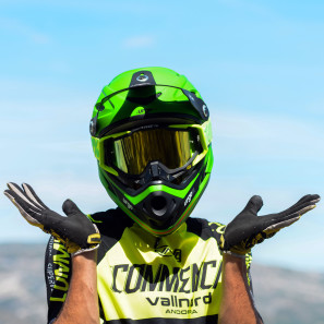 Urge-bike_Drift_full-face-helmet_front-worn