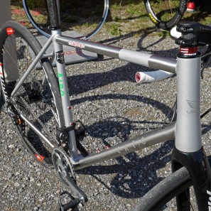 Capo_Airo-Inox_KVA-stainless-steel-mountain-road-bike_front-end
