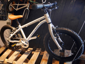 Early-Rider_Belter-16inch_singlespeed-belt-drive-kids-mountain-bike