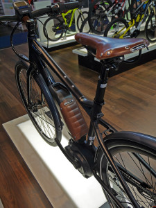 Lapierre_Overvolt-Eden-Park_lifestyle-e-bike_leather-accents