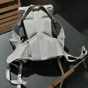 Vaude_Uphill-9LW_lightweight-hydration-backpack-back
