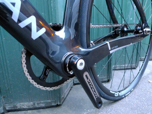 Boardman_AIR-TRK-9-8_carbon-aero-pursuit-track-bike_bottom-bracket