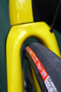 Boardman_SLR-Endurance-Disc-Signature_carbon-disc-brake-endurance-road-bike_fork-clearance