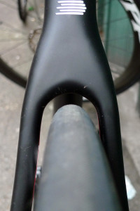 Boardman_SLR-Endurance-Disc-Signature_carbon-disc-brake-endurance-road-bike_seatstay-clearance