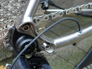 Boardman_SLR-Titanium-9-4_ti-disc-brake-endurance-road-bike_driveside-modular-dropout