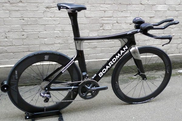 Boardman_TTE-9-8_carbon-aero-timetrial-bike_driveside-complete