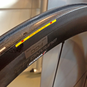 Vittoria_Quarano-42-Full-Carbon-Clincher_Tubeless_Graphene-Plus_front-rim-brake-line-detail