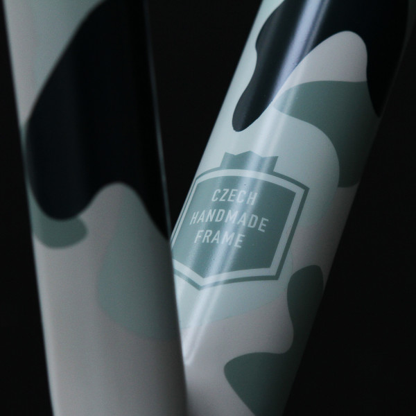 Festka-ONE-Gravel-custom-carbon_frameset_studio_photo-by-Jan-Krofta_02