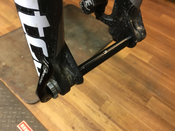 Manitou magnum hex lock qr15 thru axle operation (1)