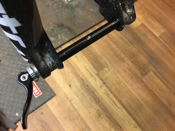 Manitou magnum hex lock qr15 thru axle operation (3)