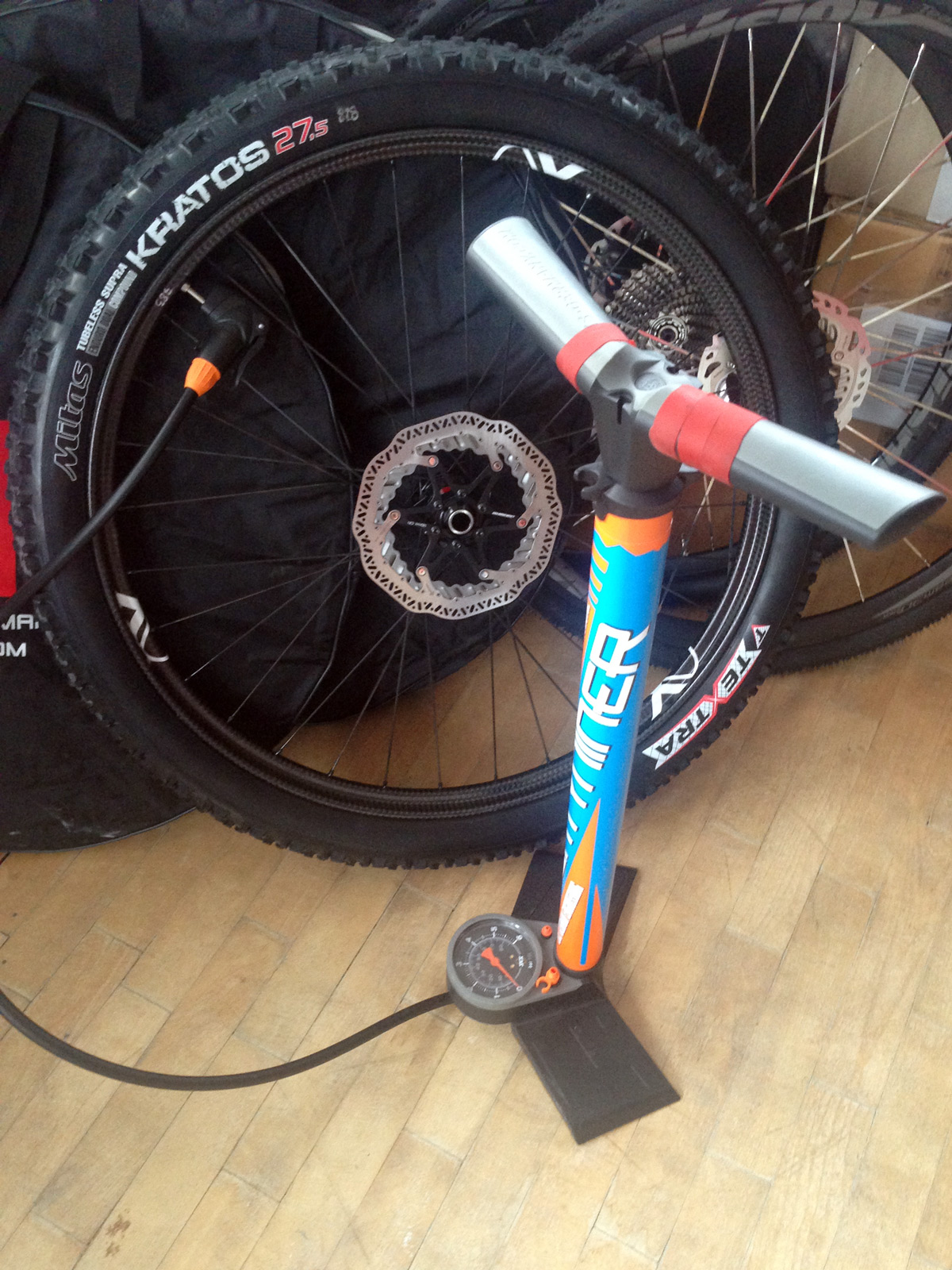 SKS-Twentyniner_high-volume-low-pressure-floor-pump_enduro-pumping