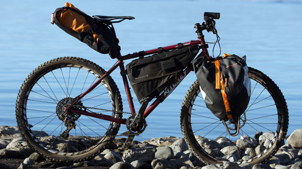 outpost-frame-bag-feature-lifestyle-1