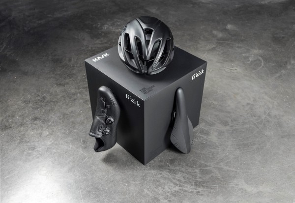 fizik_kask_instoredisplay