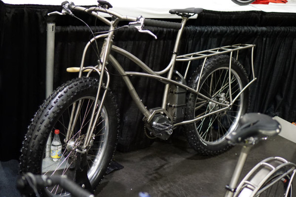 black-sheep-e-fat-bike-with-rack-nahsb201601