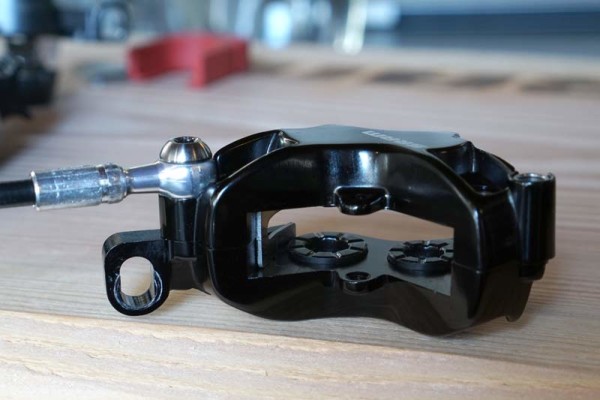 2016-SRAM-Guide-S4-calipers-cutaway-and-actual-weights02