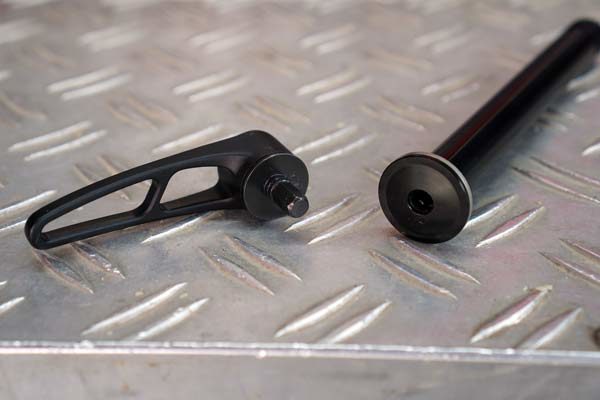 2017-DT-Swiss-Plug-In-RWS-stealth-thru-axle-system02