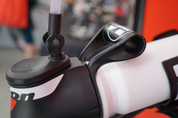 2017-FSA-Vision-prototype-aerobar-triathlon-water-bottles02
