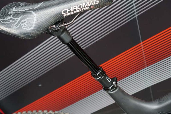 2017-FSA-gravity-dropper-seatpost02