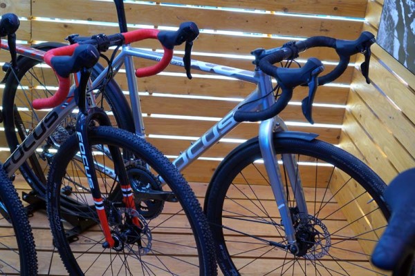 2017-Focus-Mares-AX-cyclocross-commuter-bike01