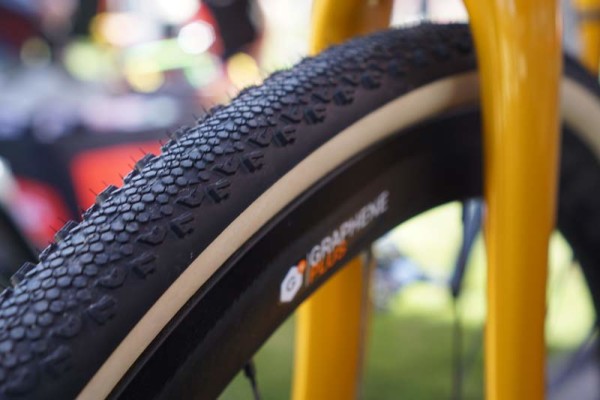 2017-Vittoria-Cross-XS-cyclocross-tubular-and-tubeless-clincher01