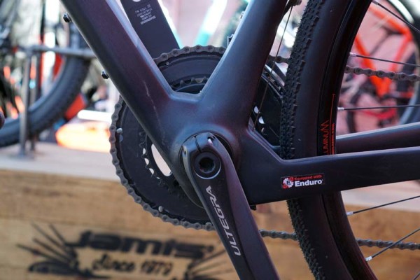 2017-jamis-renegade-carbon-adventure-gravel-road-bike10