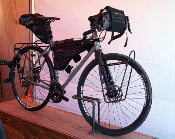 2017-jamis-renegade-exploit-steel-adventure-gravel-road-bike07